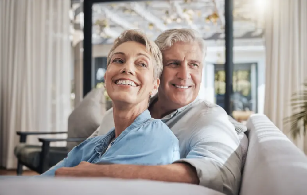 Pareja de personas mayores usando Homedoctor