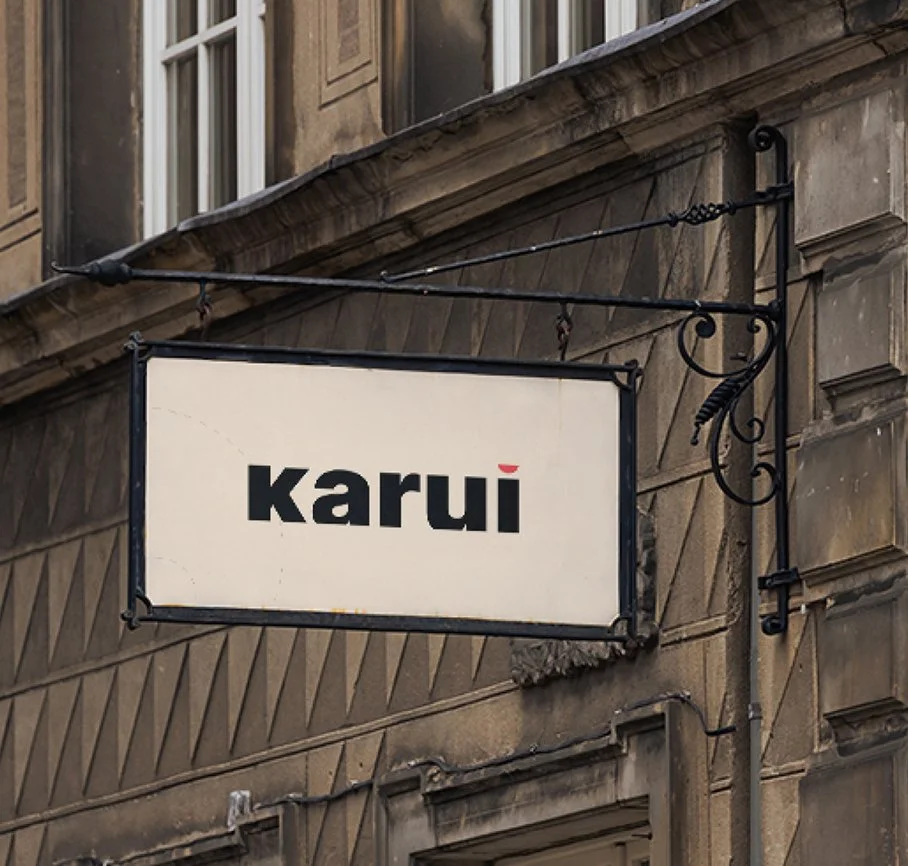 Cartel con la identidad de Karui