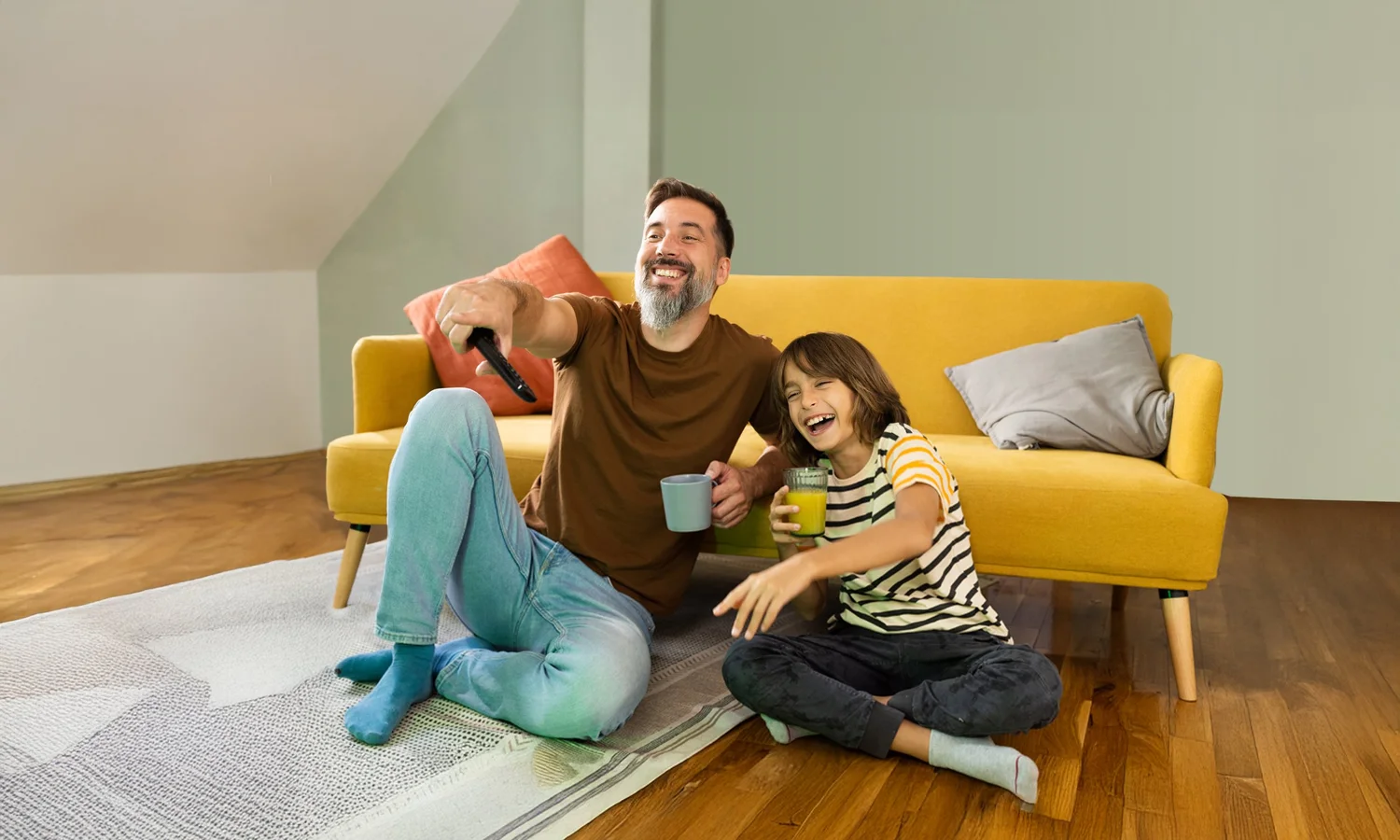 Padre e hijo usando servicios Lowi