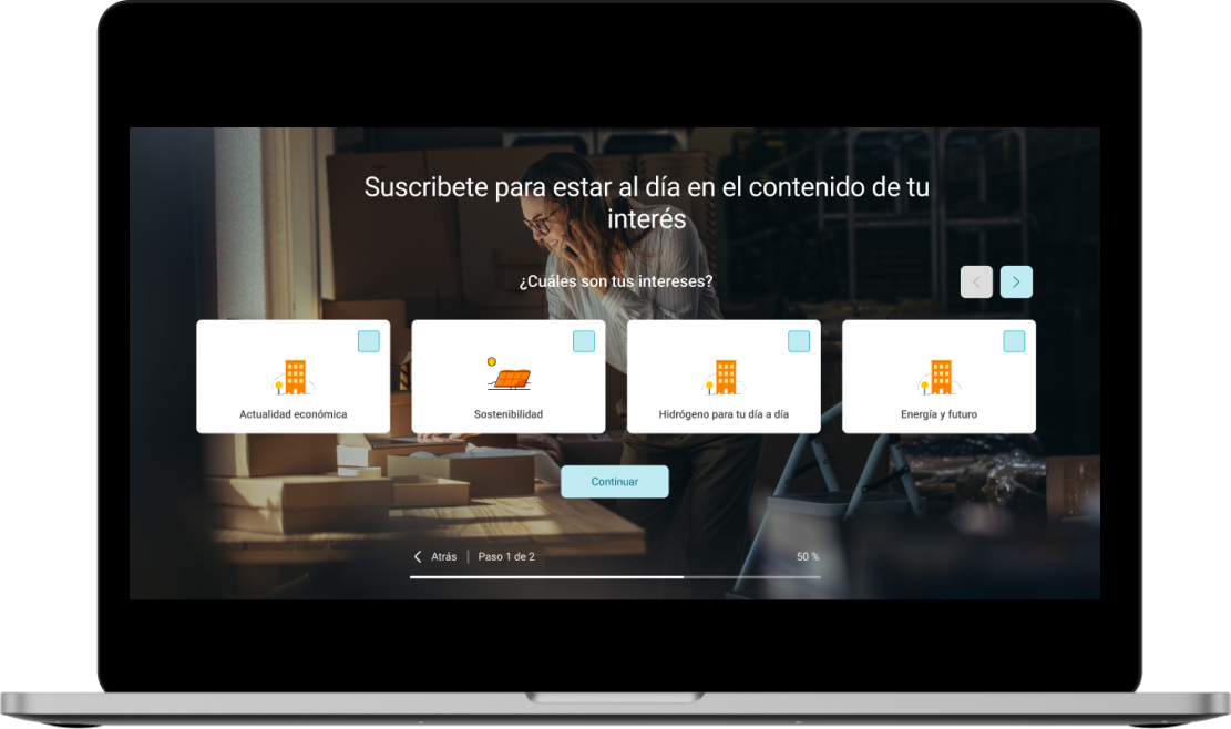 Pantalla de portátil mostrando el sitio web